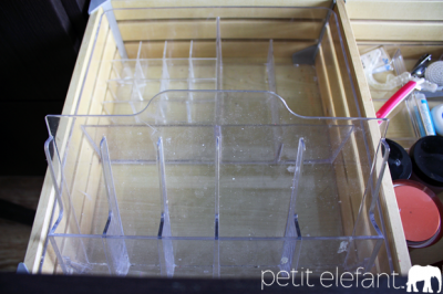 organize bathroom drawer